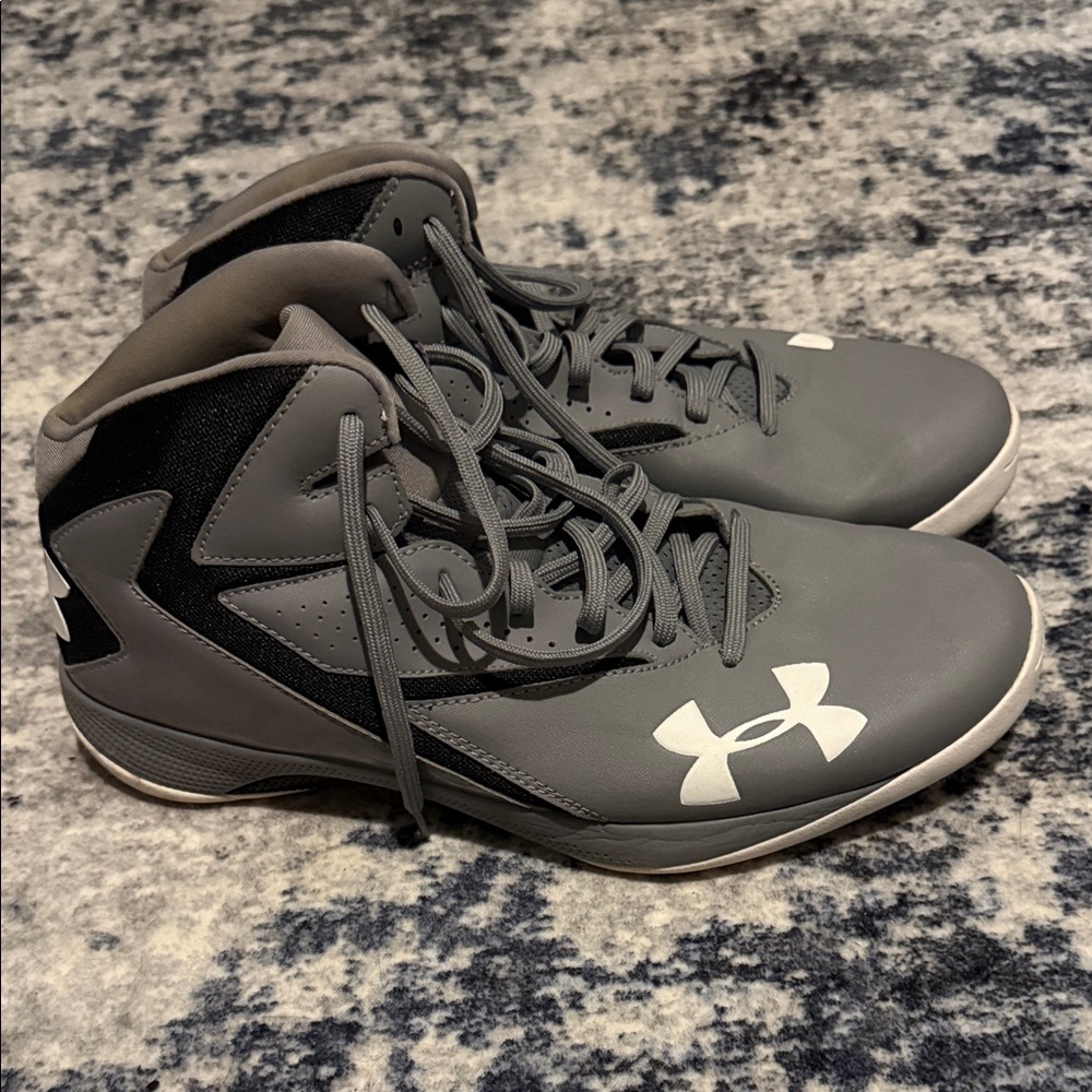 Under Armour Men's Gray and Black Athletic Shoes